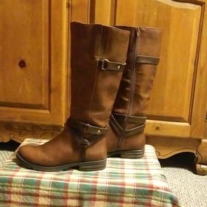 Natural Sole medium brown colored boots
